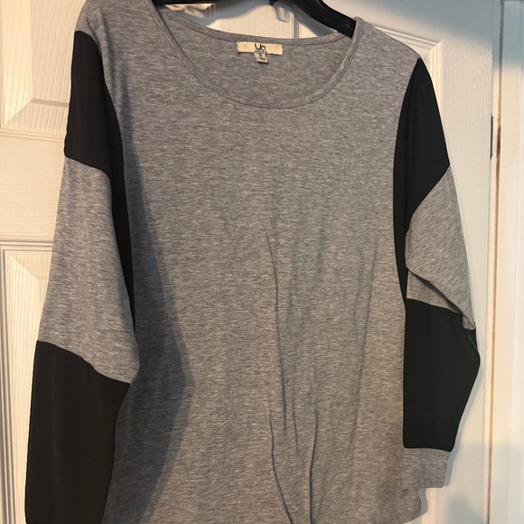 Ua LosAngeles Tops - Black and gray long sleeve shirt